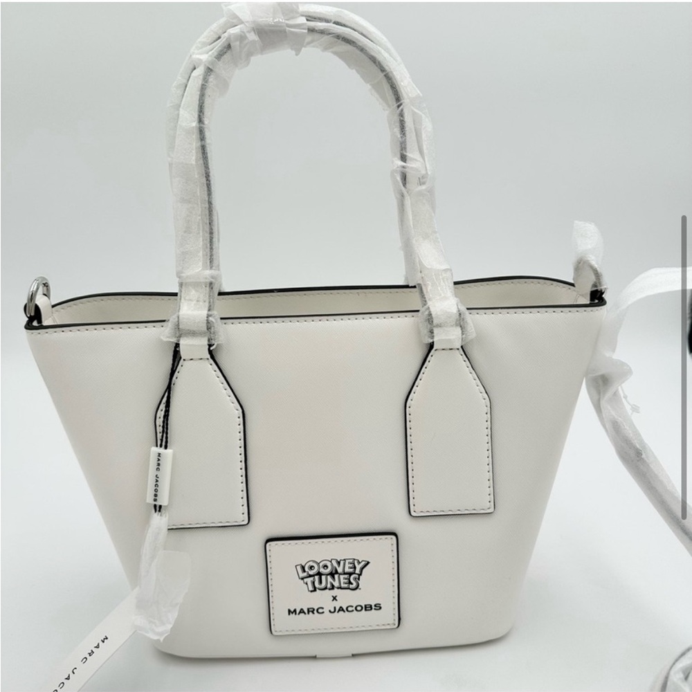 Marc Jacobs meets Looney Toons collab! Featuring BUGS🥕 NWT Limited edition - Picture 3 of 4